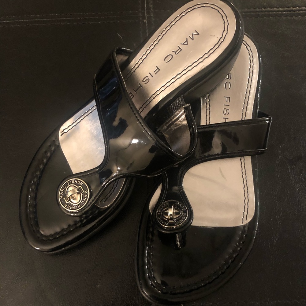 6 1/2 Marc Fisher Pantent Black Sandals